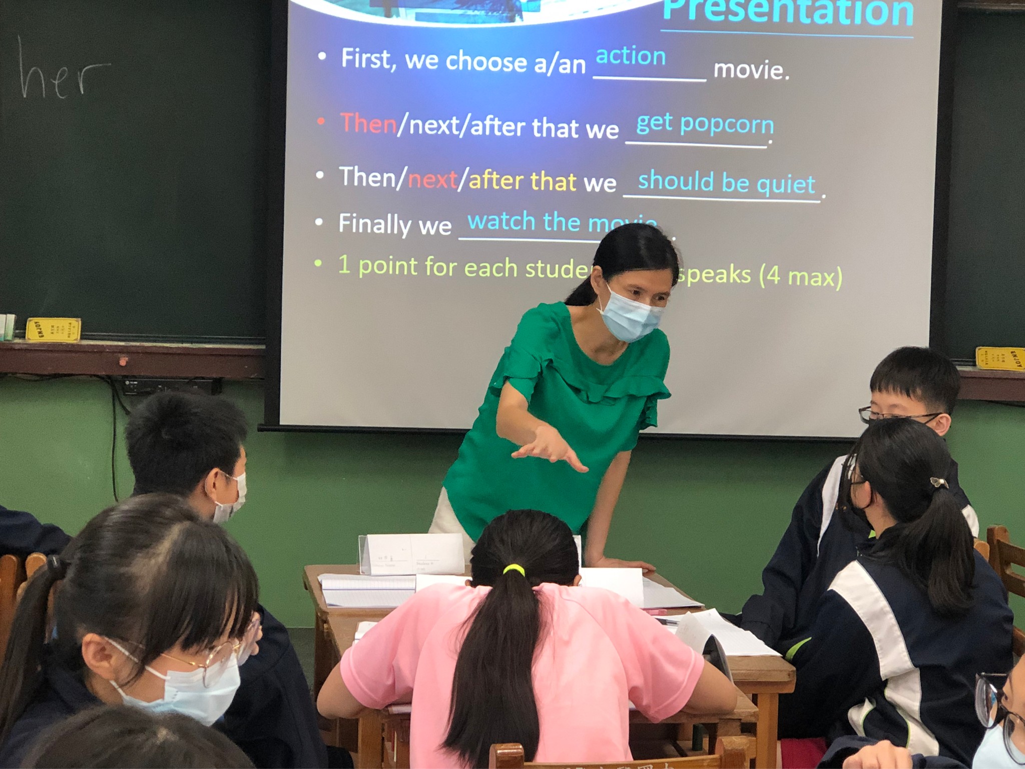 老師指導學生