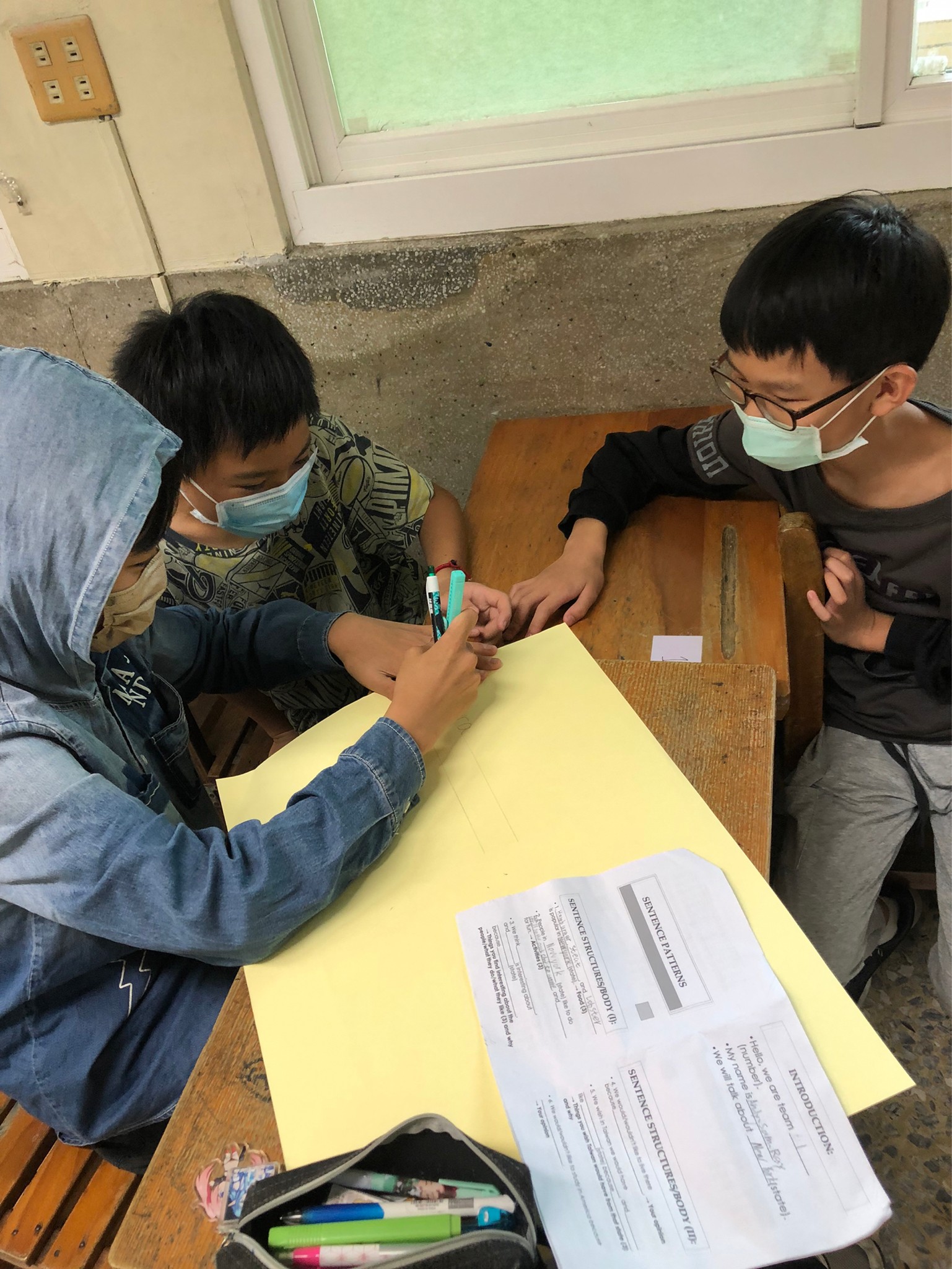小組共同製作海報1