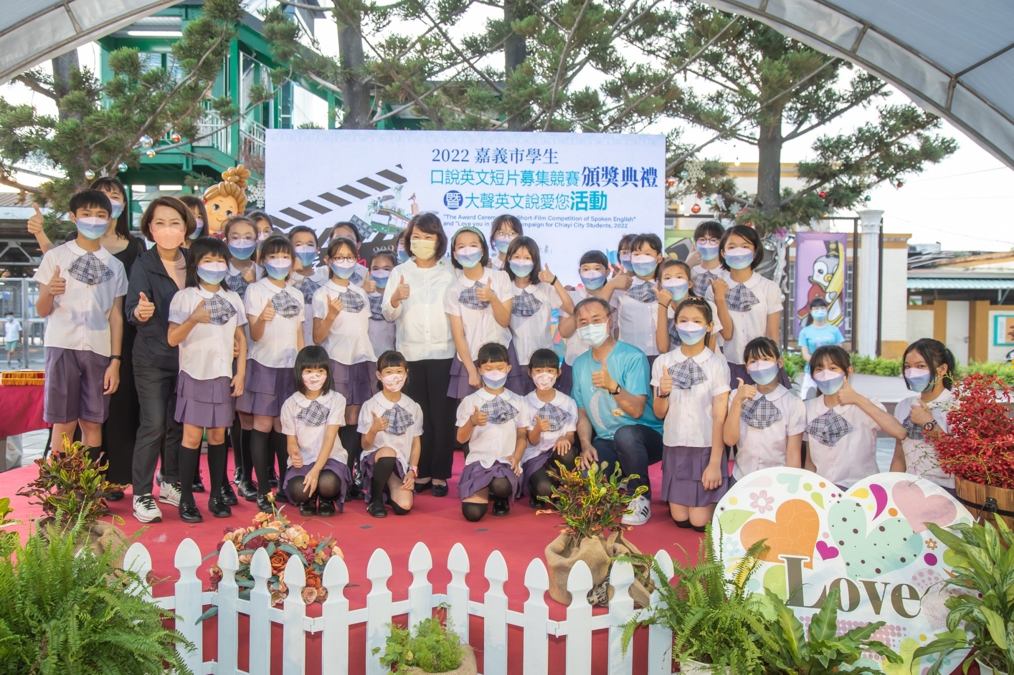 宣信國小合唱團為典禮開幕獻唱美妙的歌聲