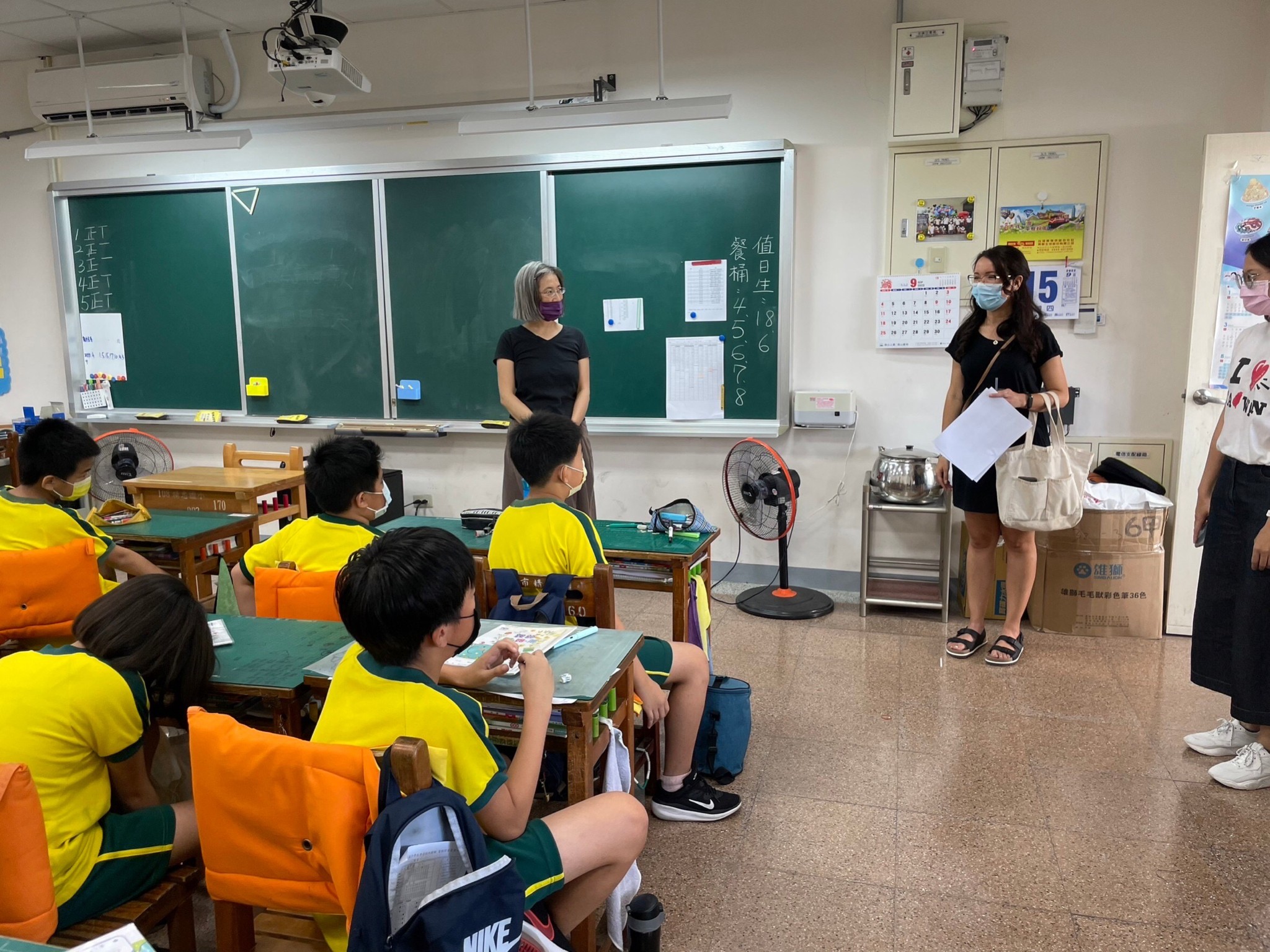 Elizabeth met her students in the classroom