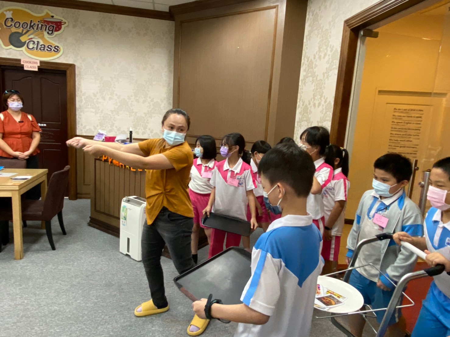 認識食物並且競賽誰先答對