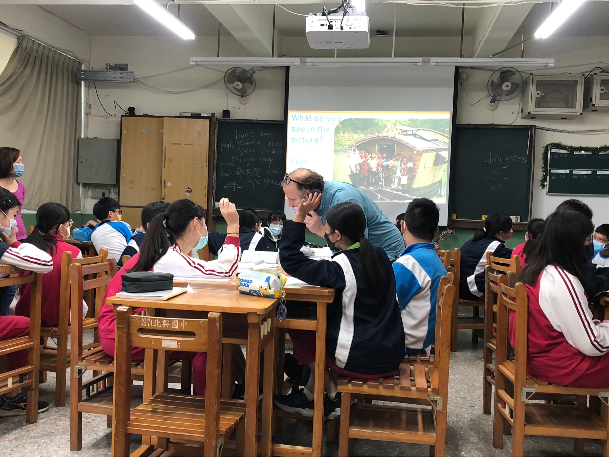 回答問題