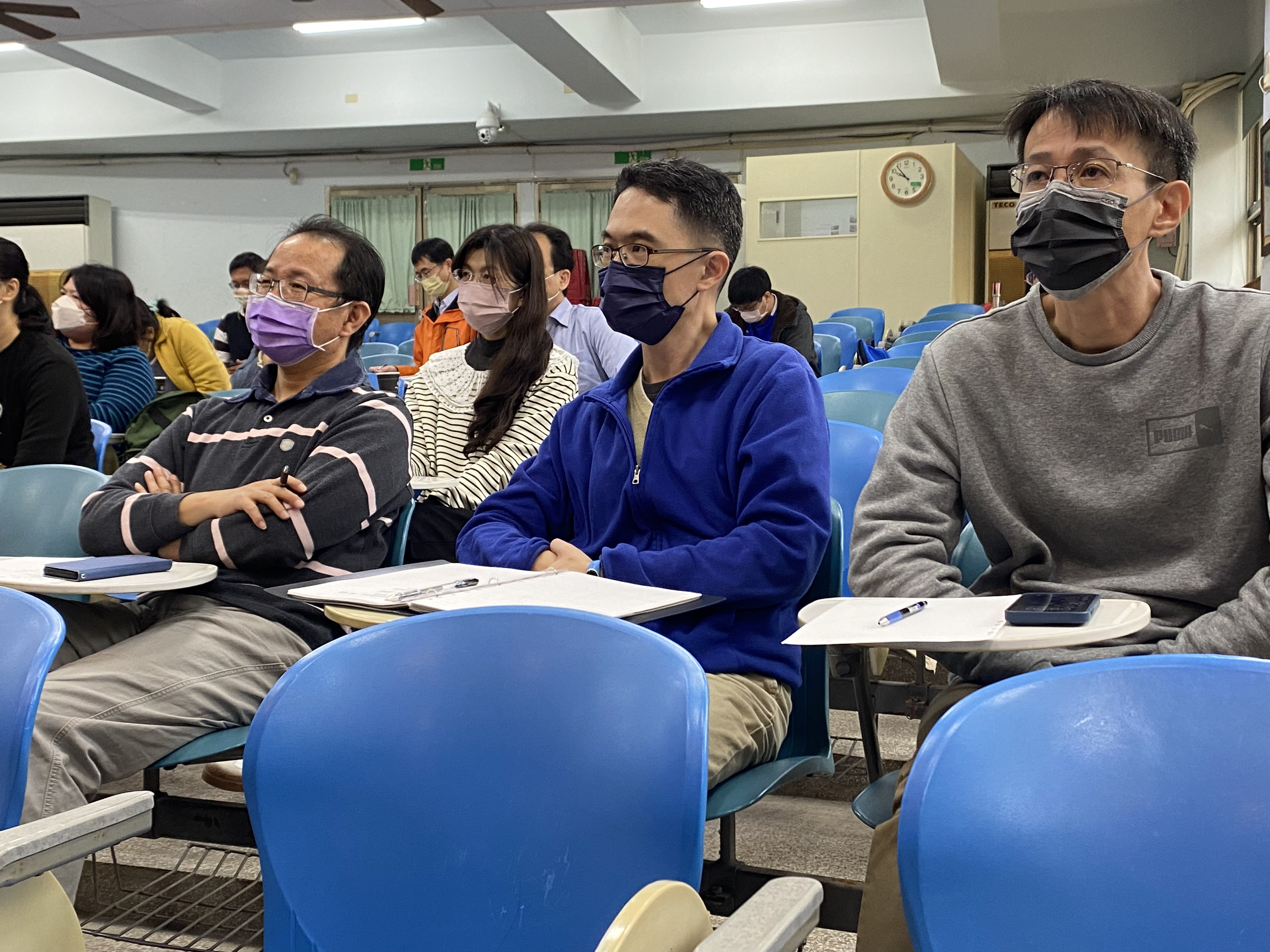 主任們專注於鄭教授的演講