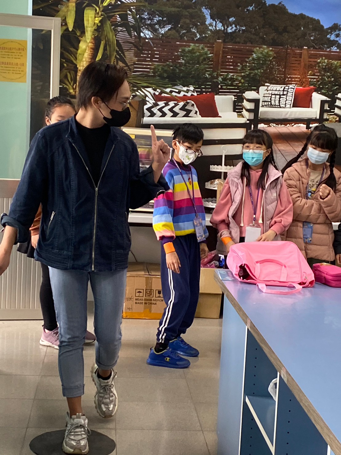 Darvin示範一次跳格子