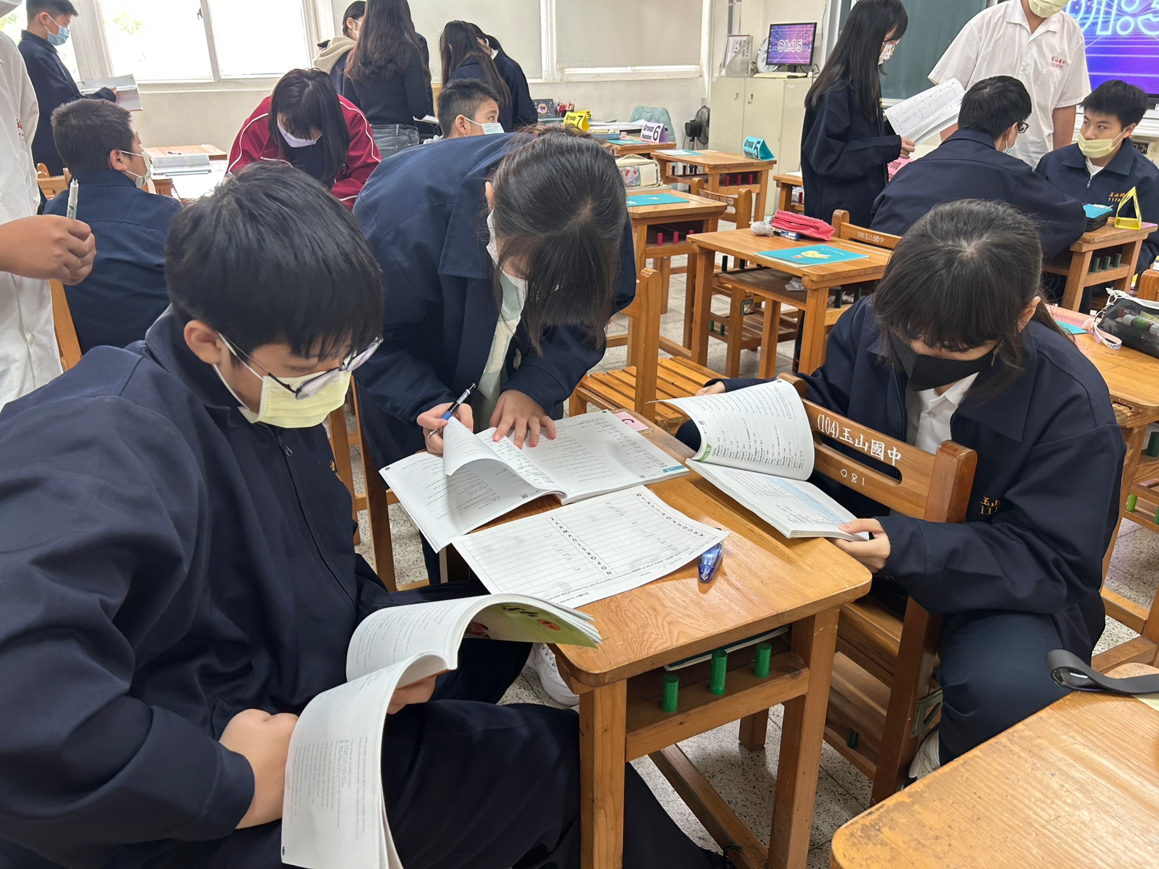 小組合作找動詞