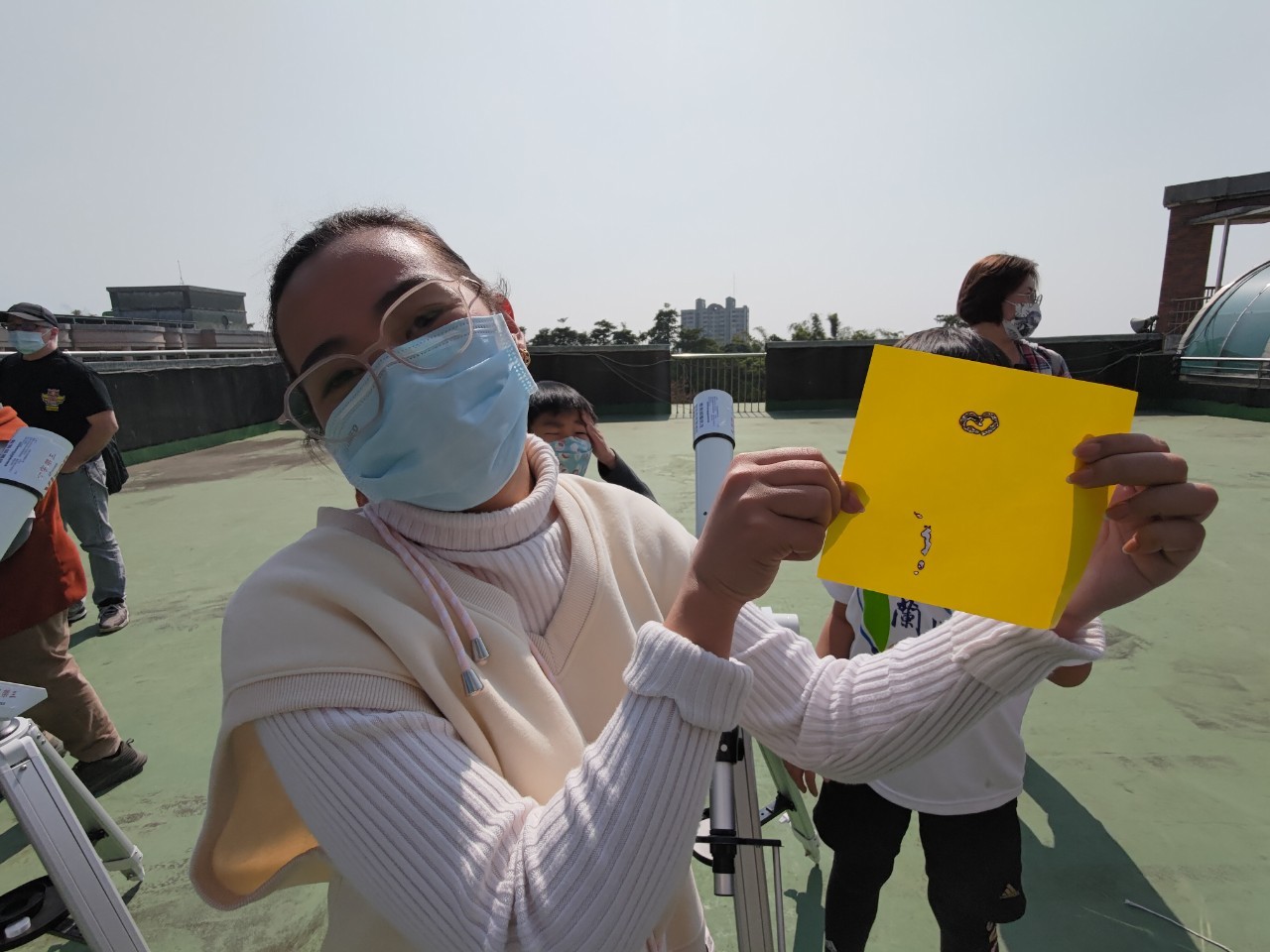 太陽黑子燒出了洞