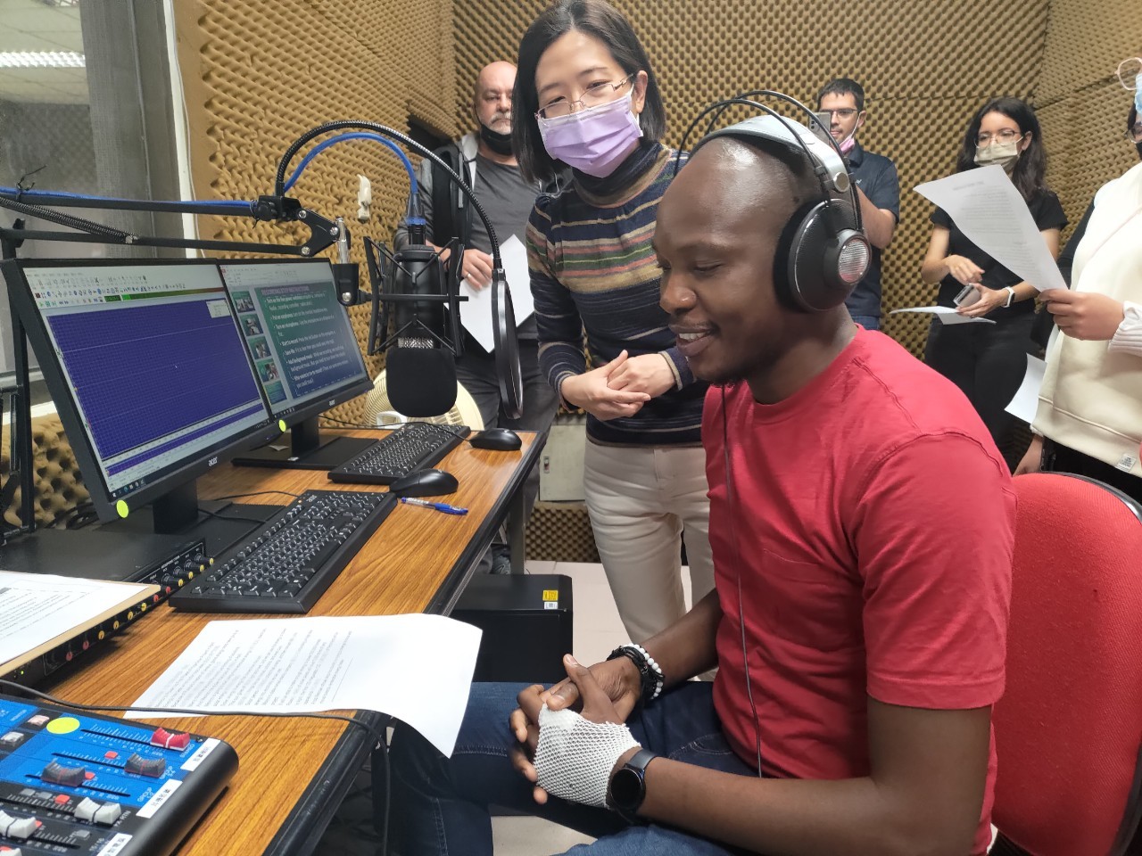體驗擔任電台DJ