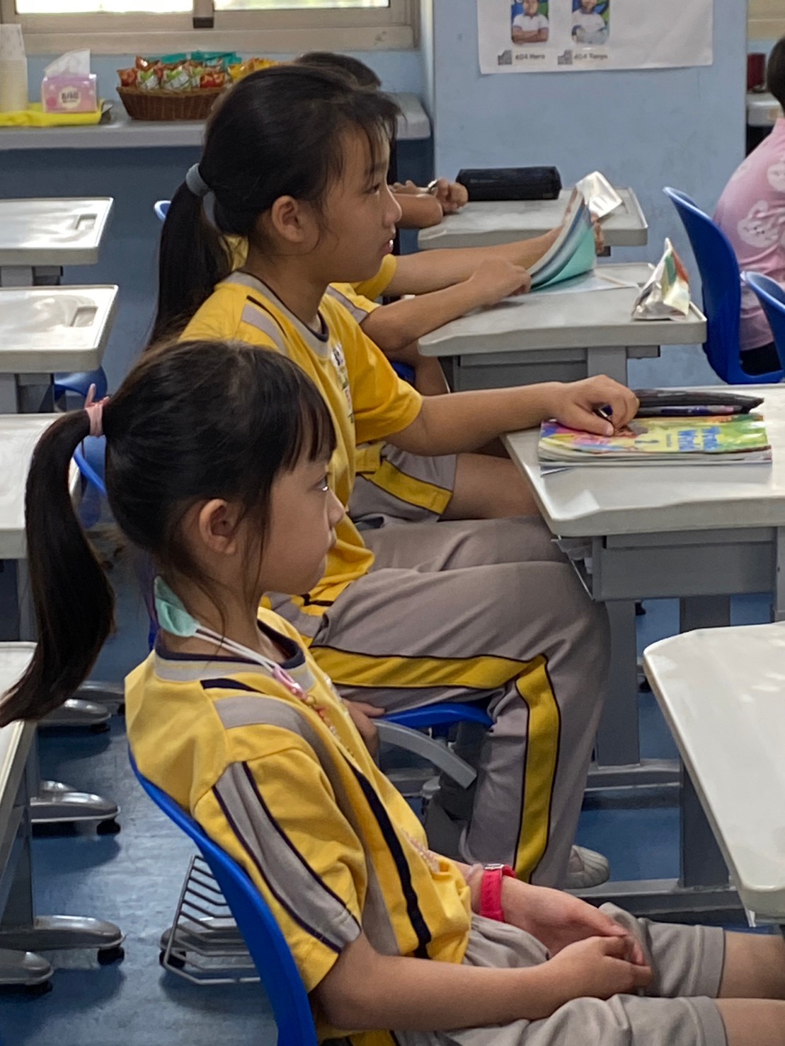 認真聽課中