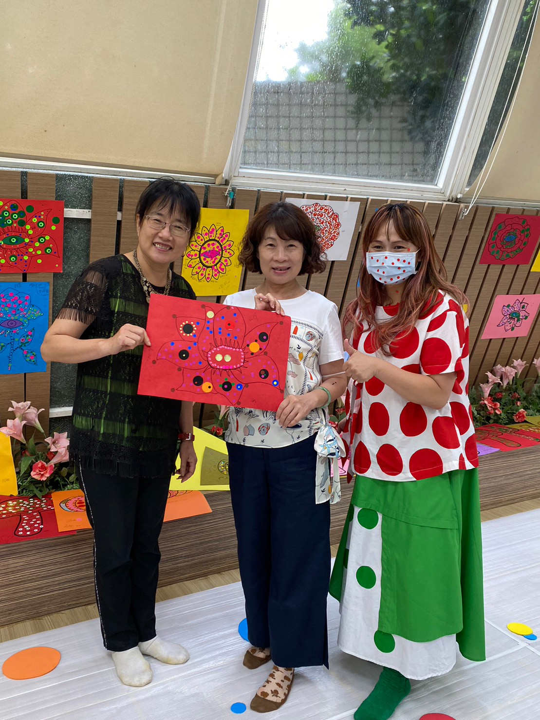 Debbie與蔡教授、朱校長合影