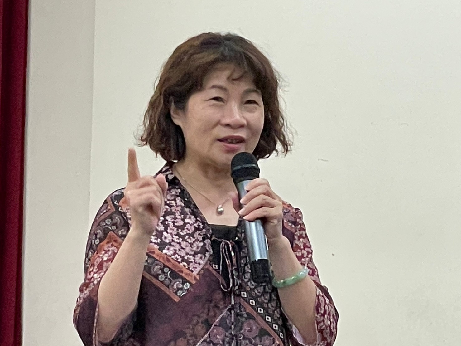 興嘉國小校長朱麗乖校長致詞並鼓勵學生
