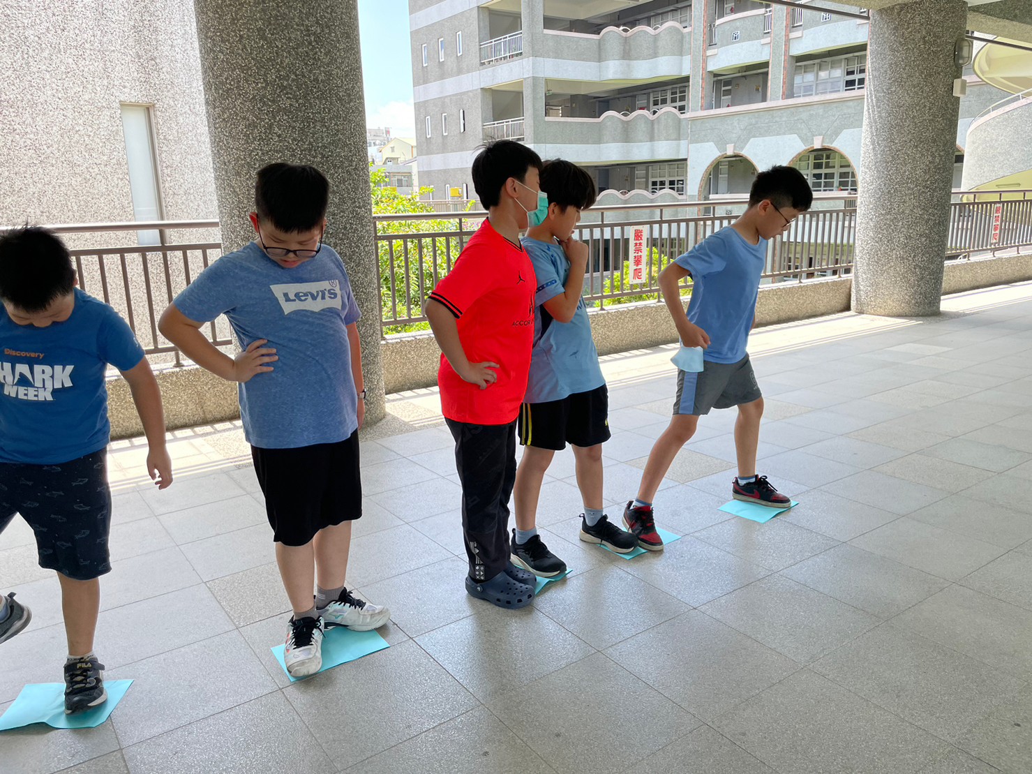 闖關!