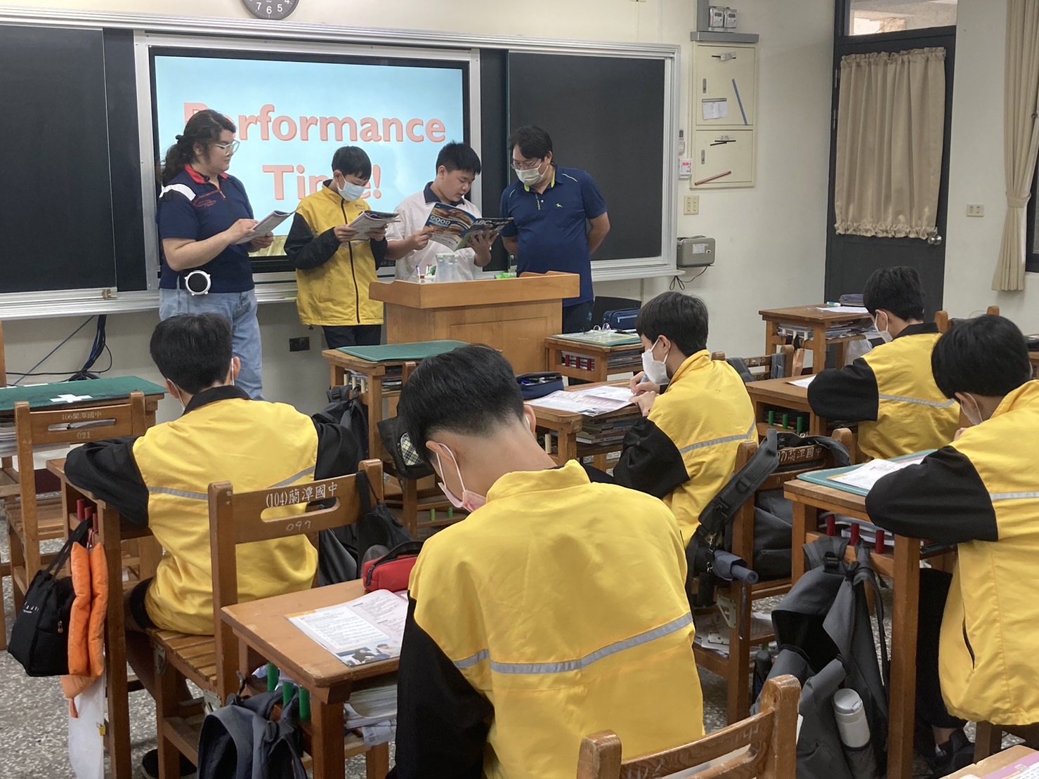 同學上台演練對話