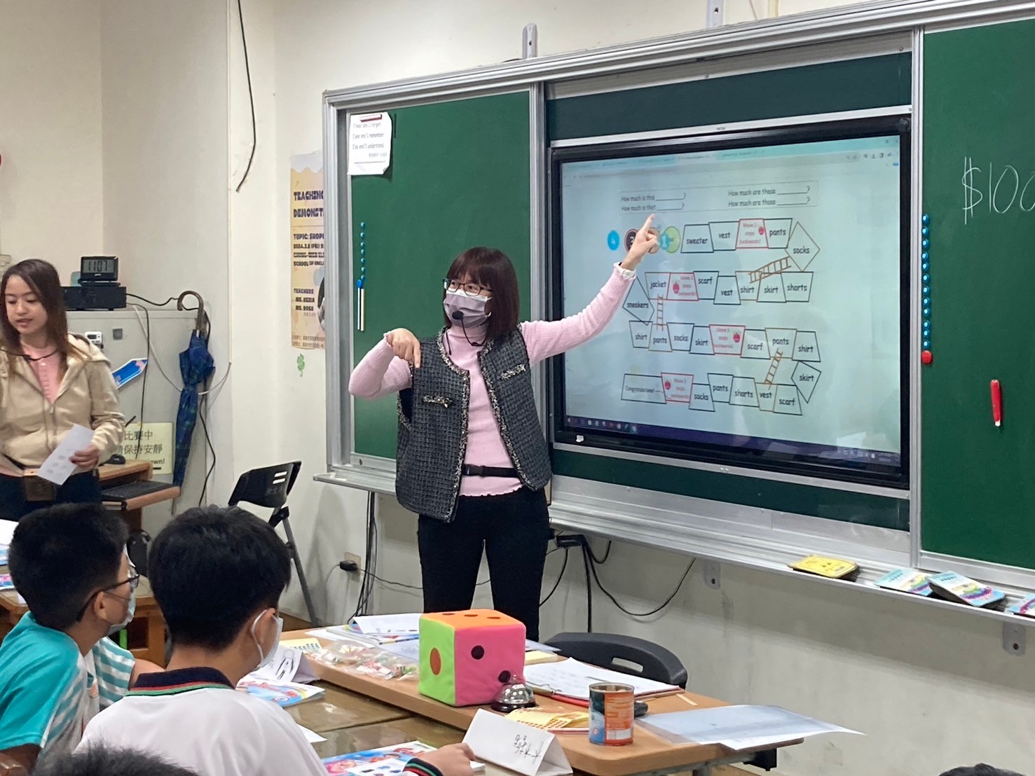 台灣偕同老師Rosa用中文解釋