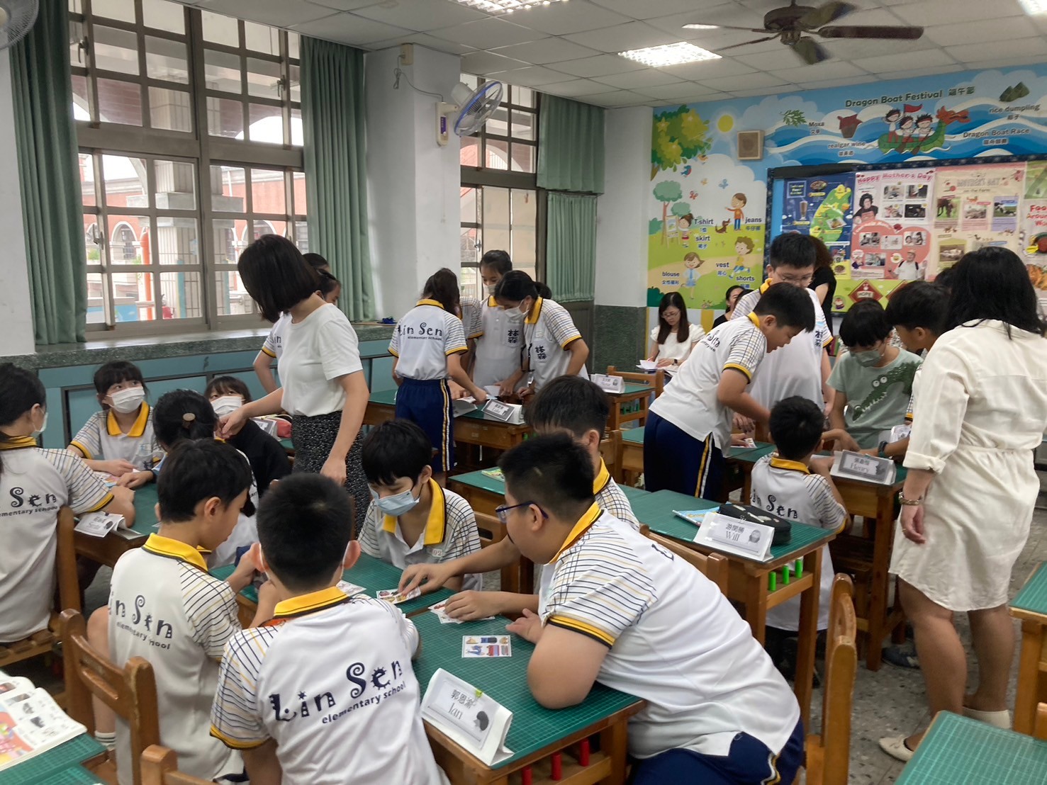 Katrin和台灣老師偕同上課