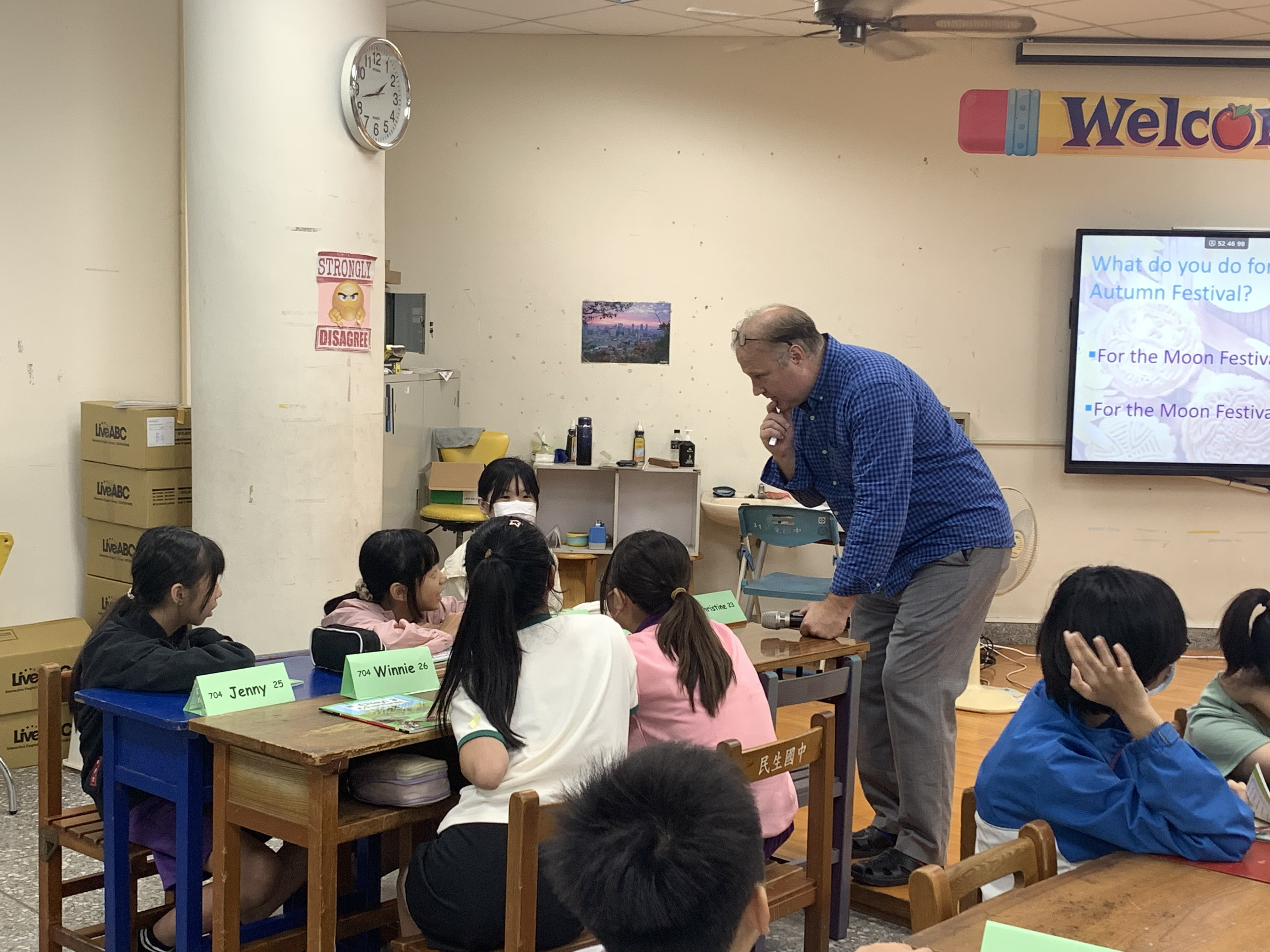 外師與同學互動中-1