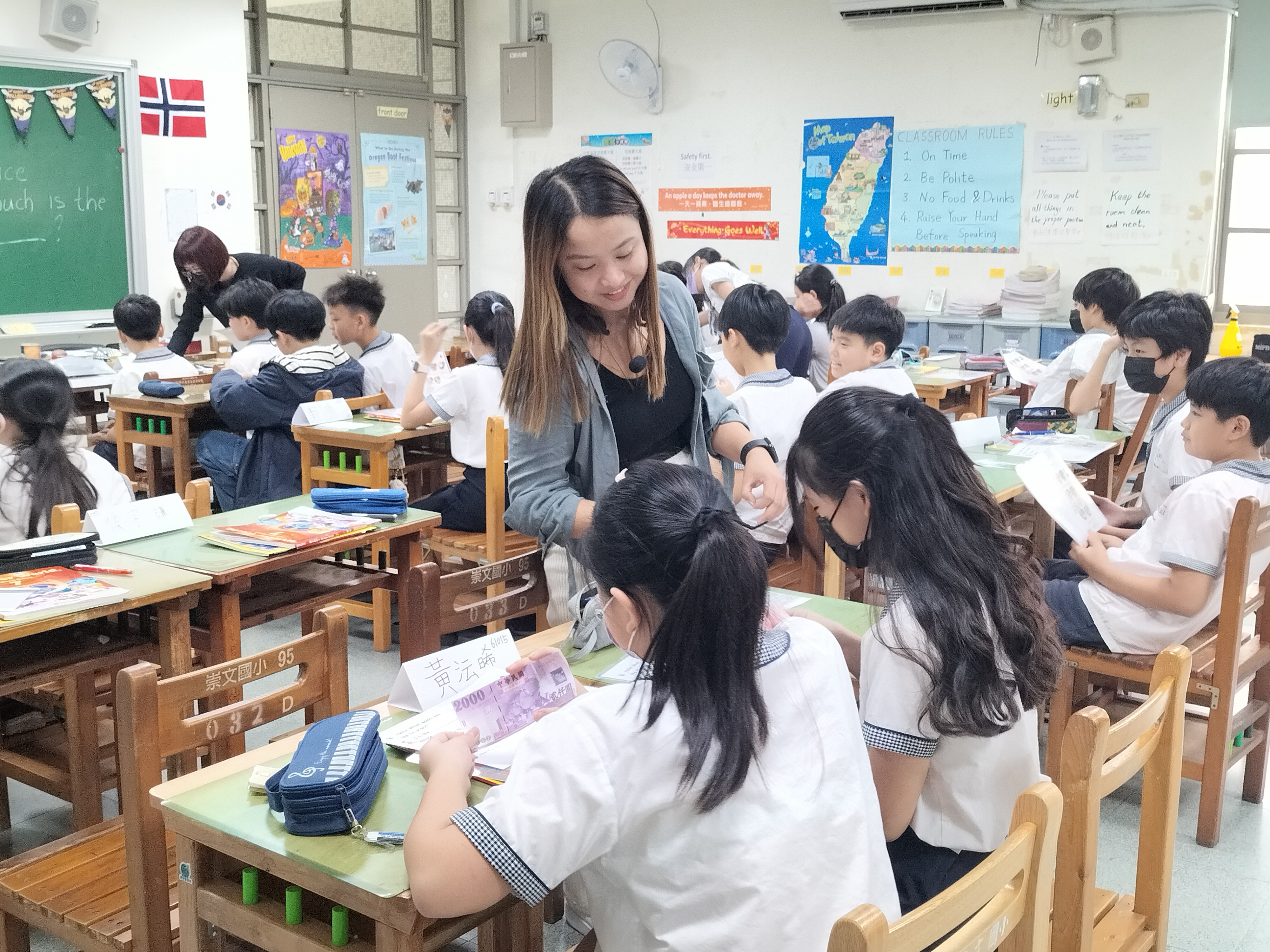Kezia老師協助完成對話練習