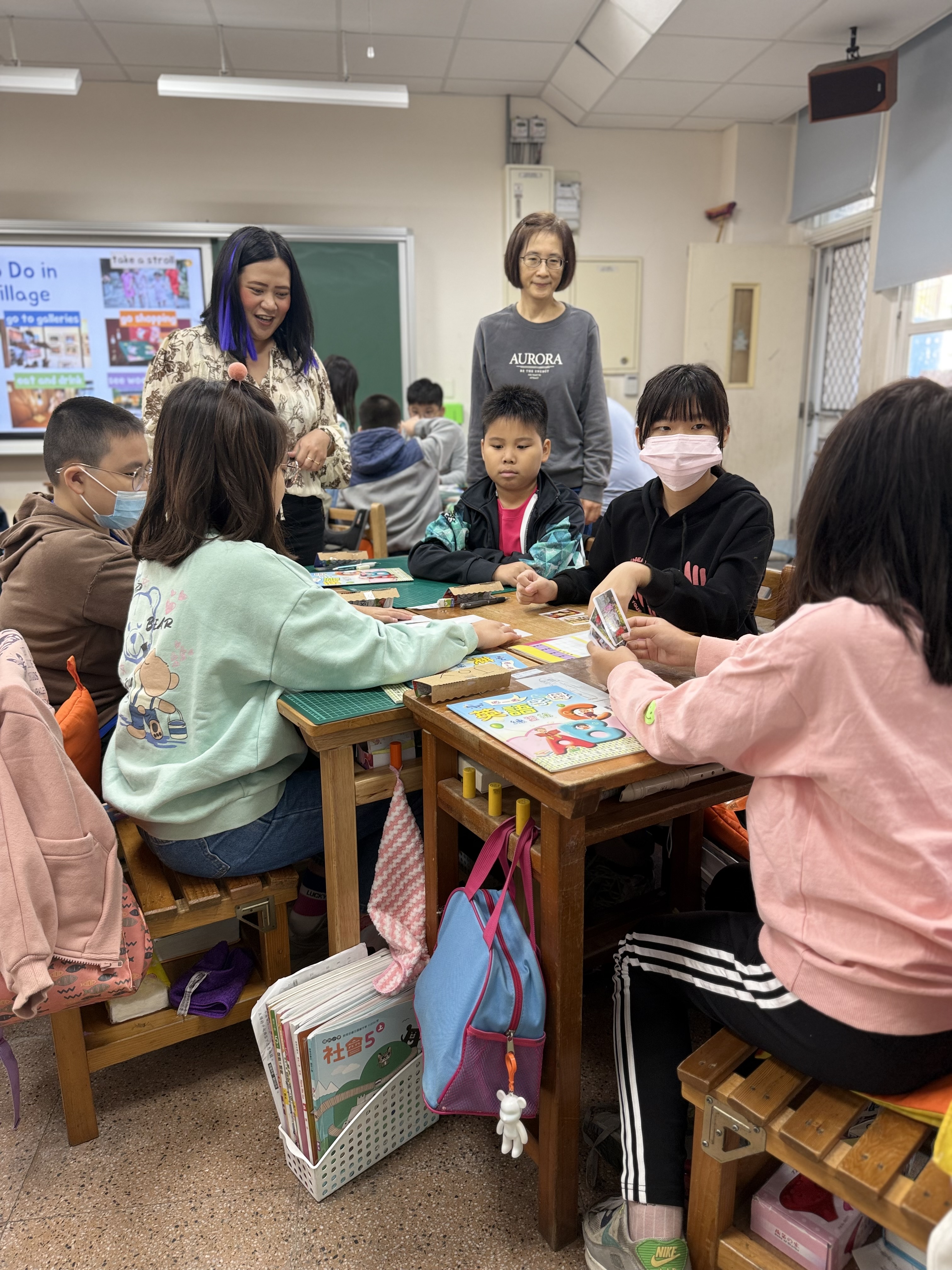 Student teamwork 3