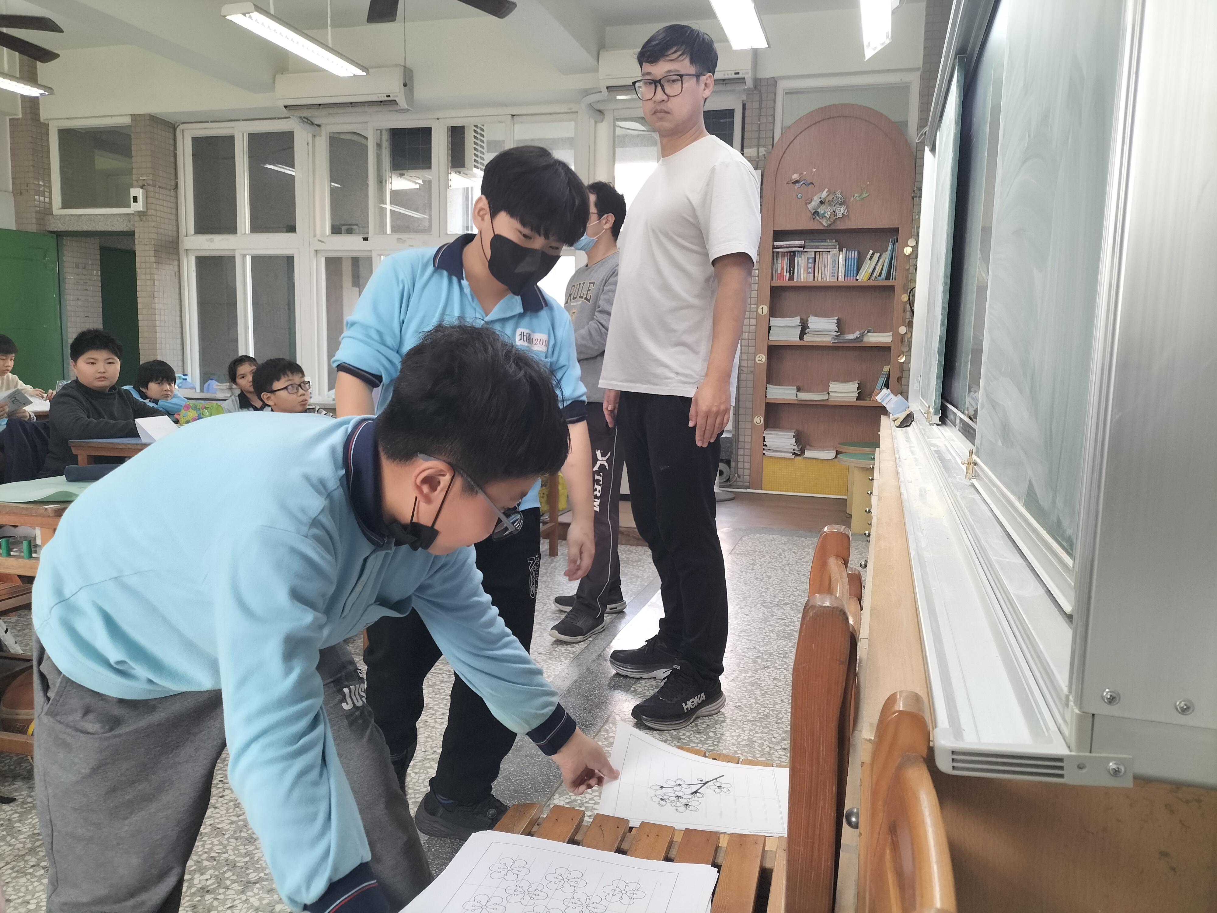 領取製作燈籠所需素材