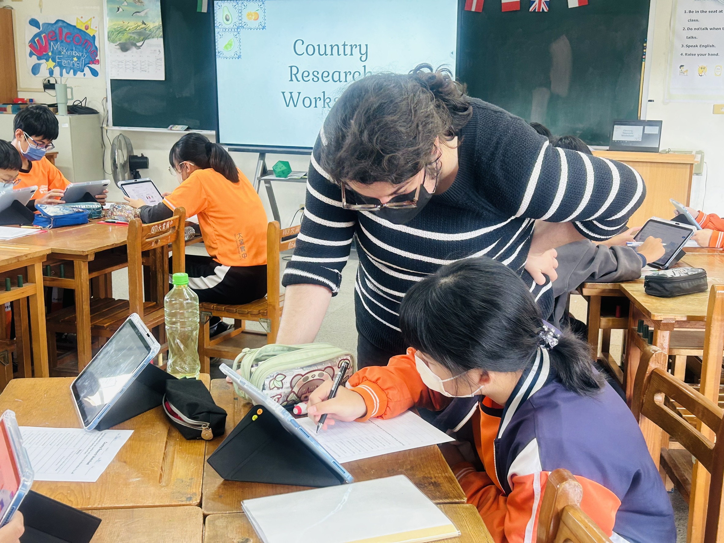 The teacher guide students