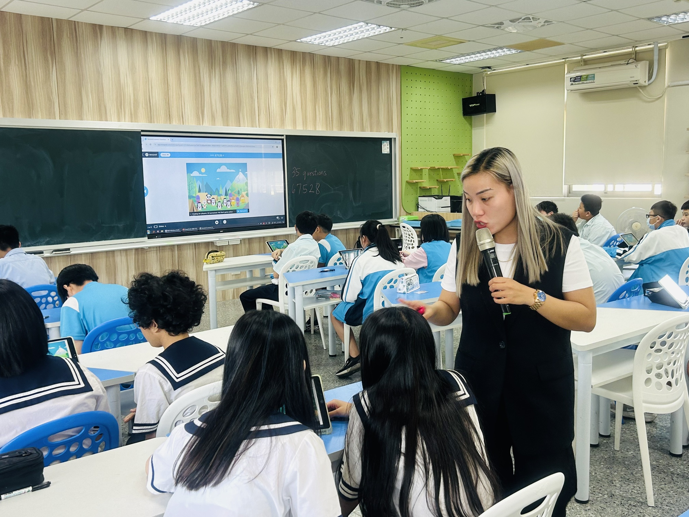 The teacher guide students