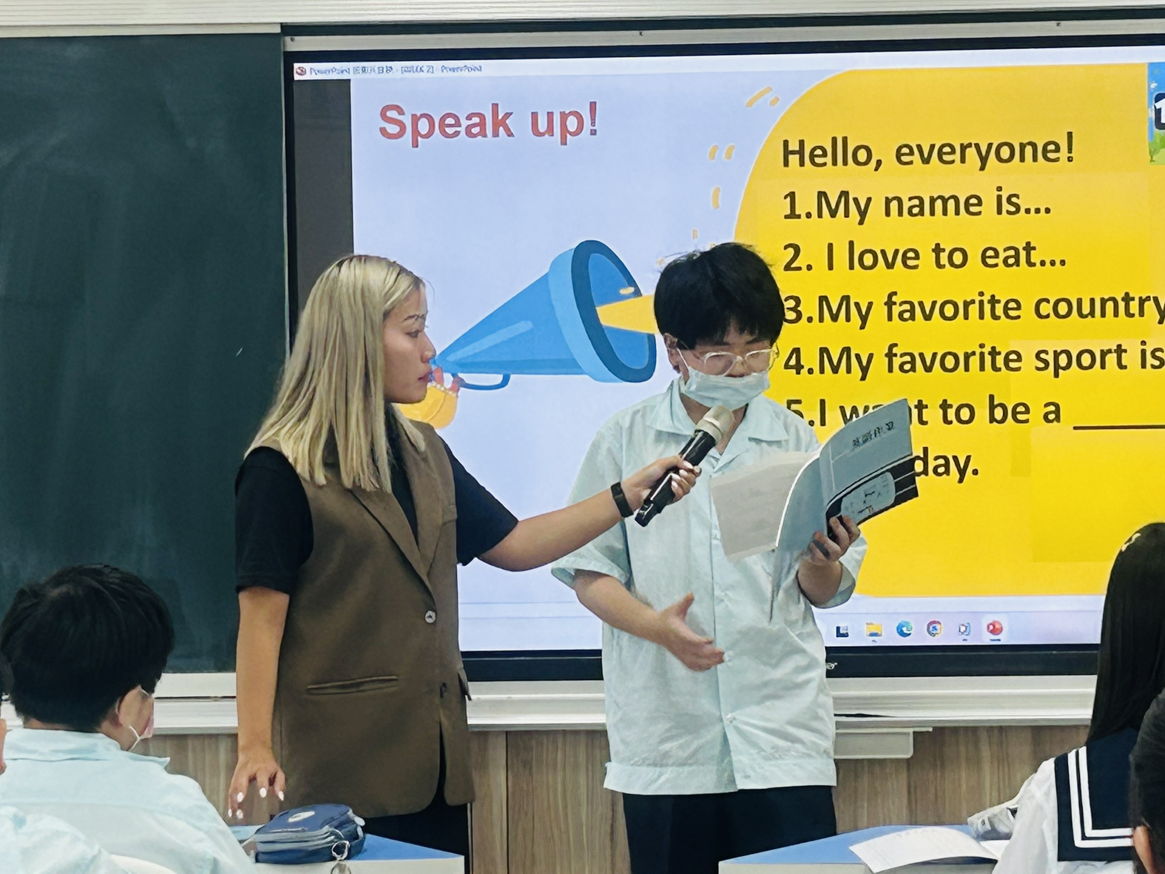 學生上台自我介紹