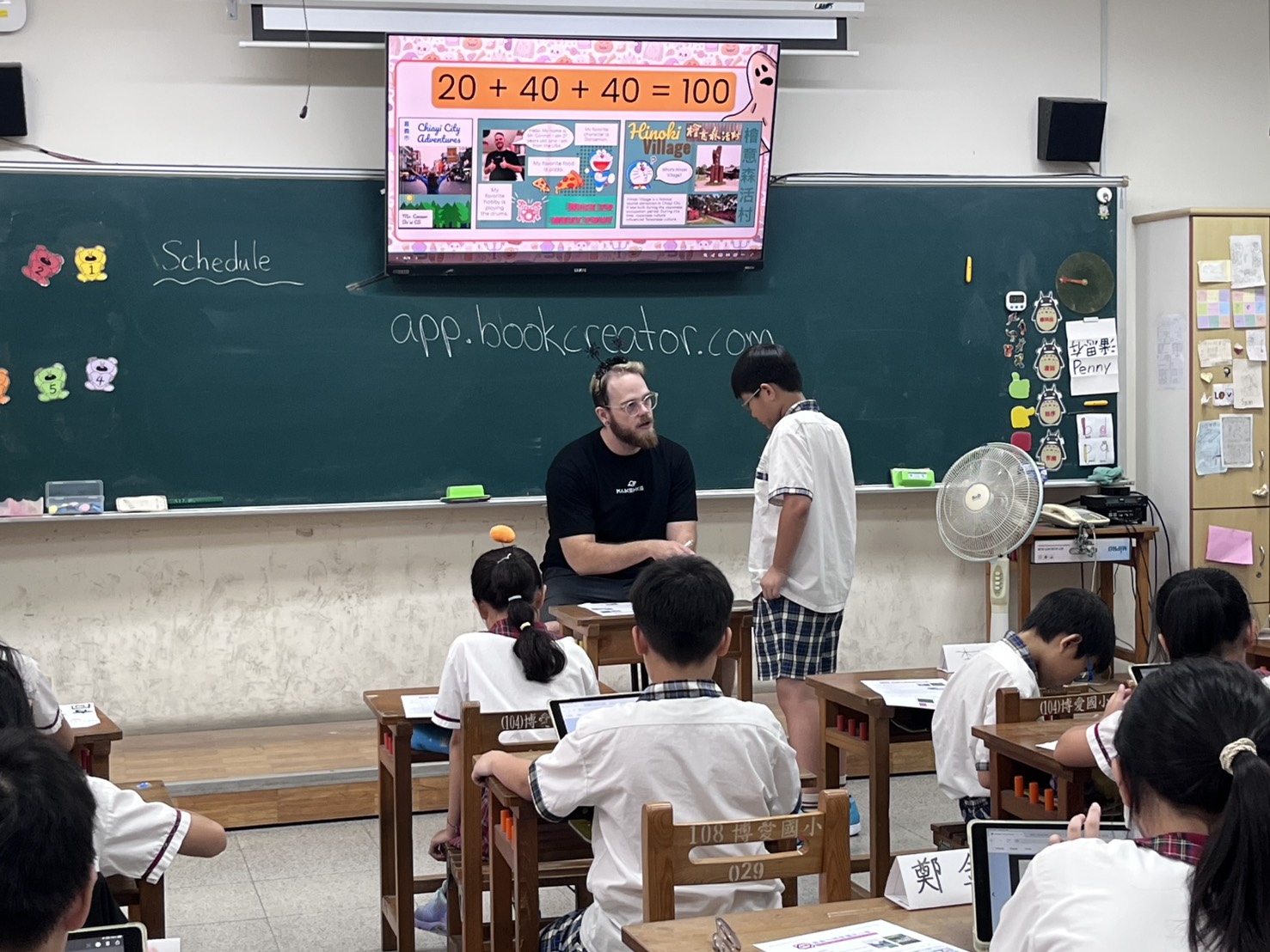 Connor老師檢查進度