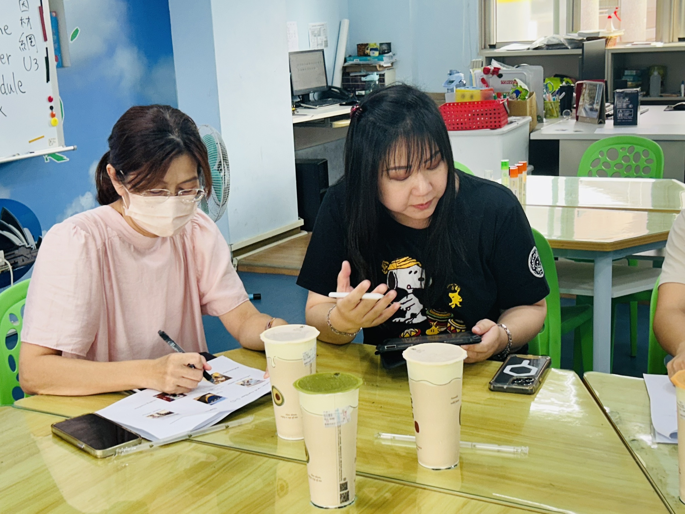 The school teacher gives feedback