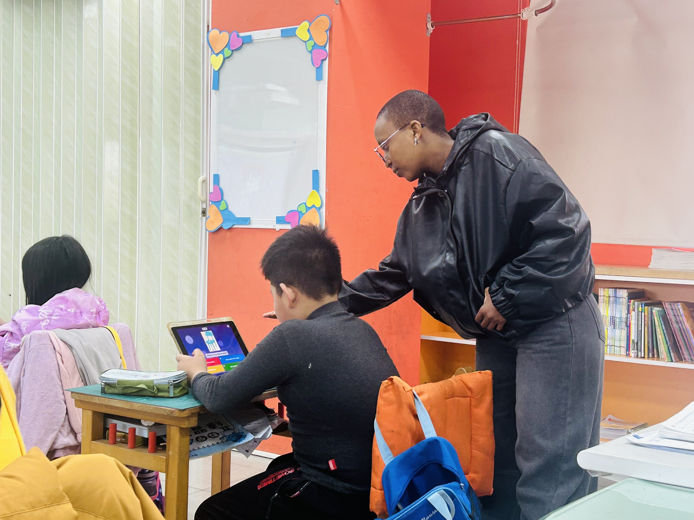 The teacher guide students