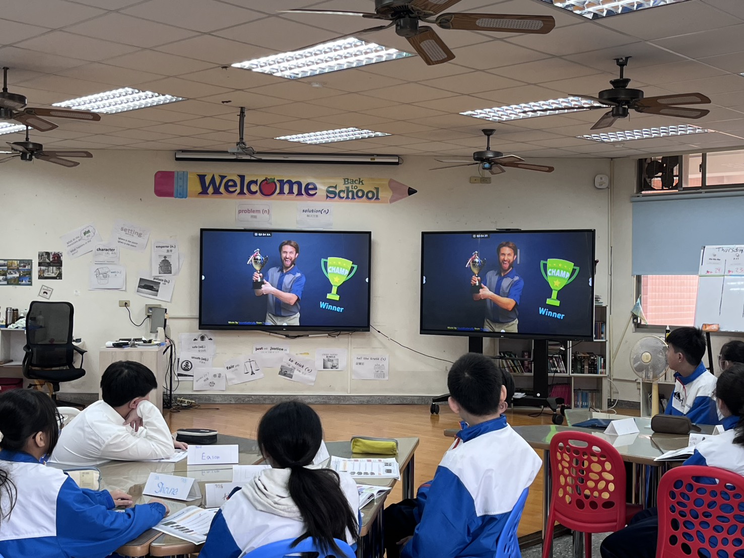 Announcing team scores