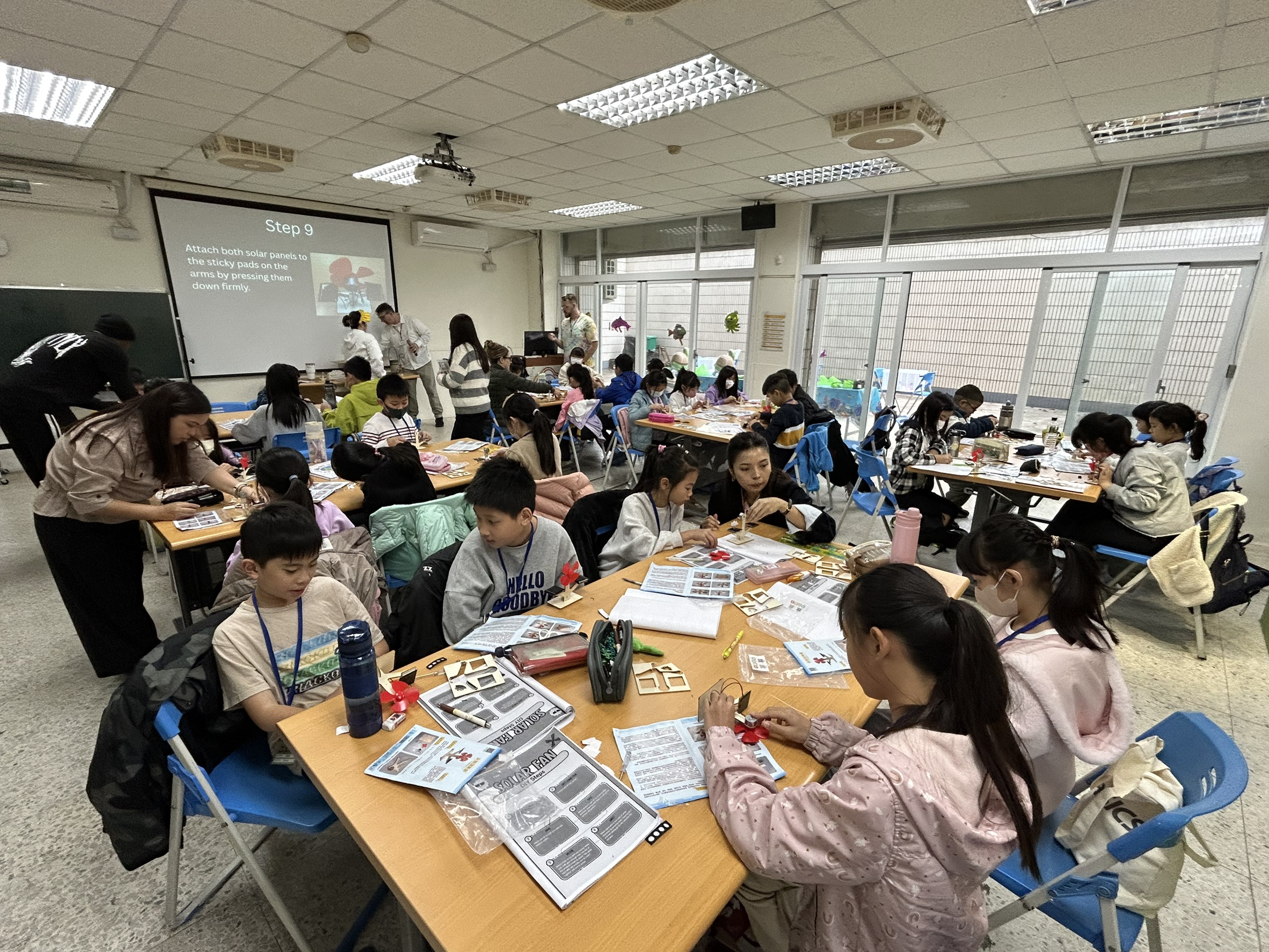 組裝太陽能風扇