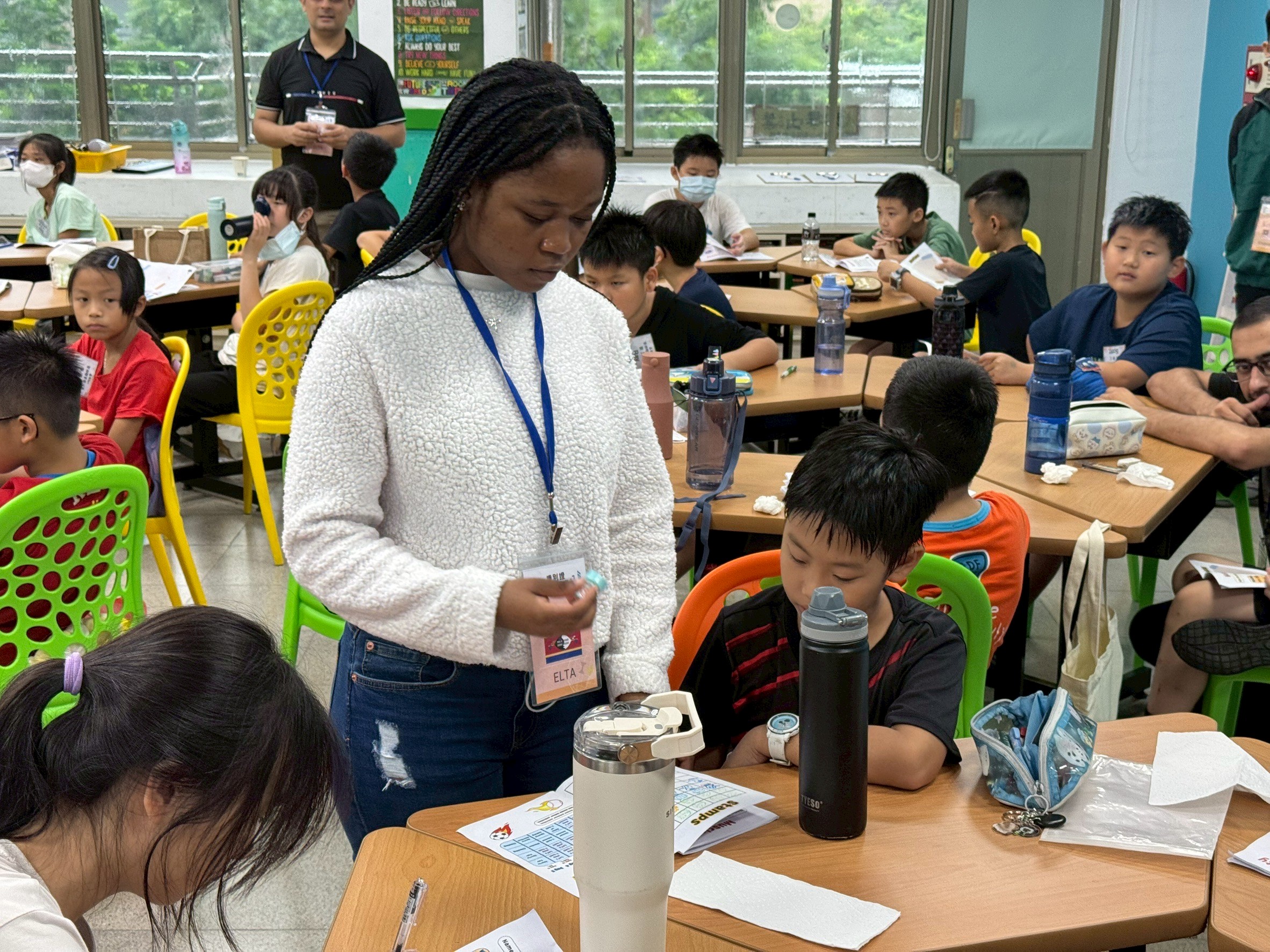 Siviwe老師 協助學生