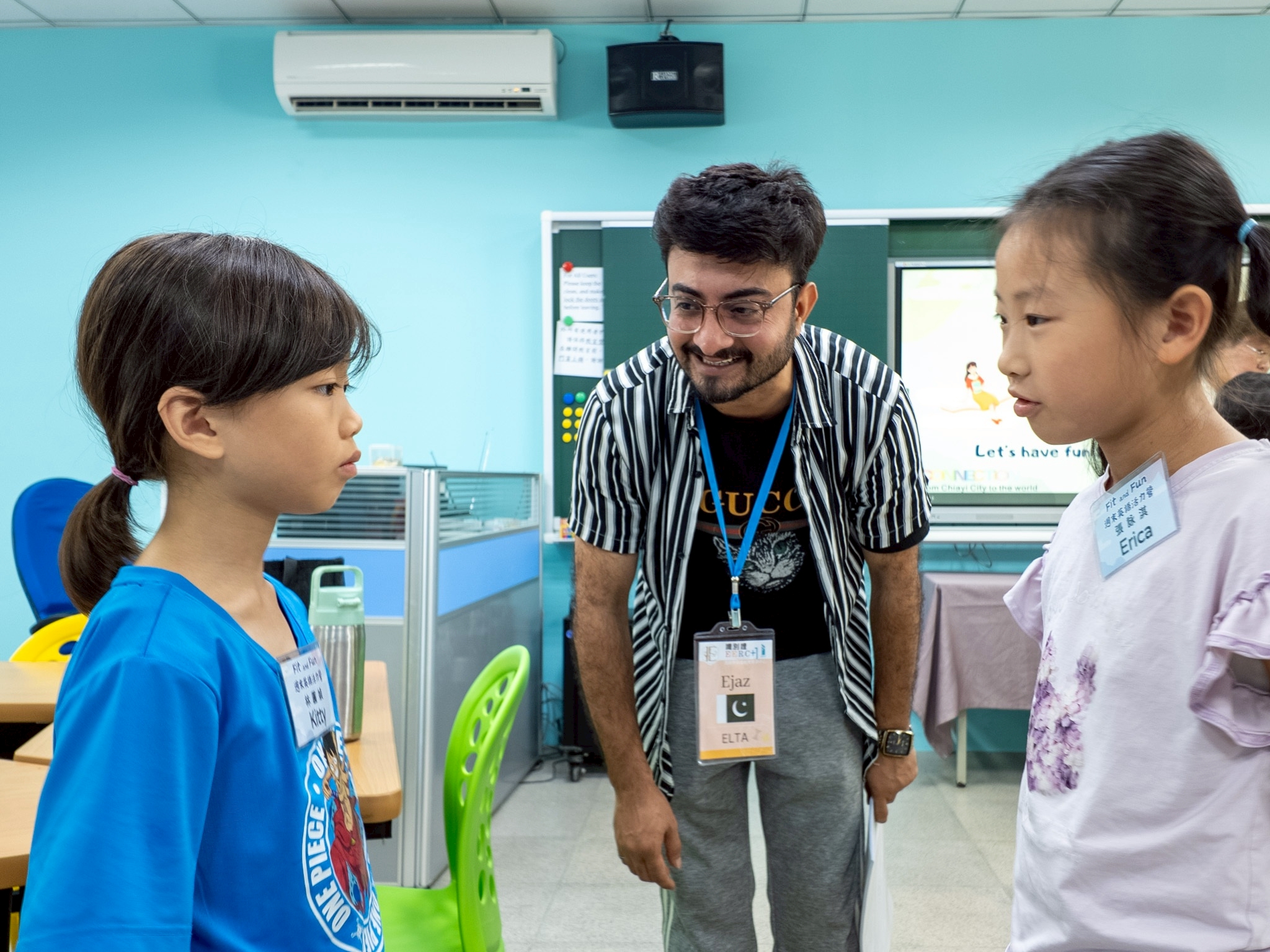 Ejaz老師 與學生互動