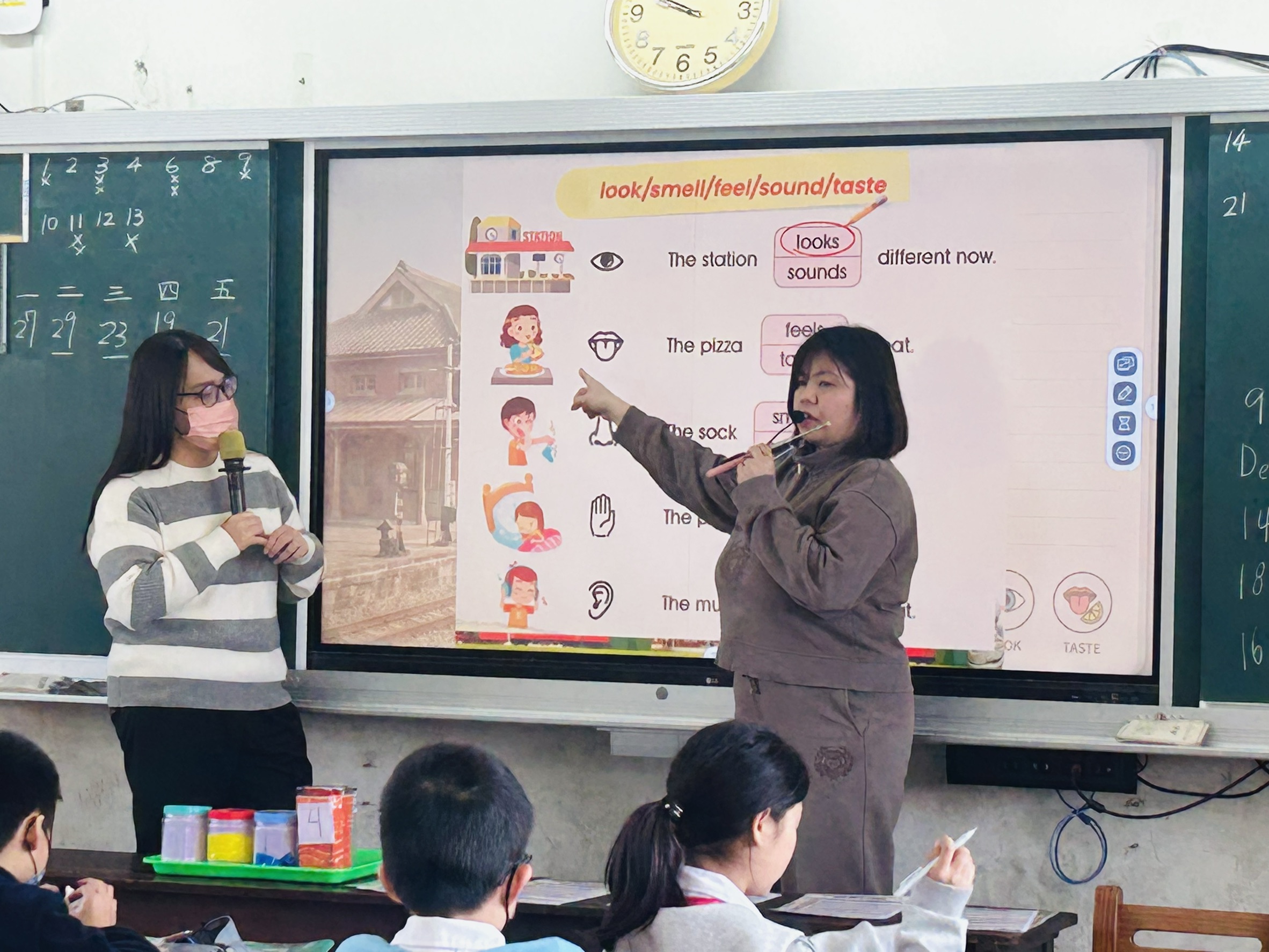 The teacher explained the sensory verbs