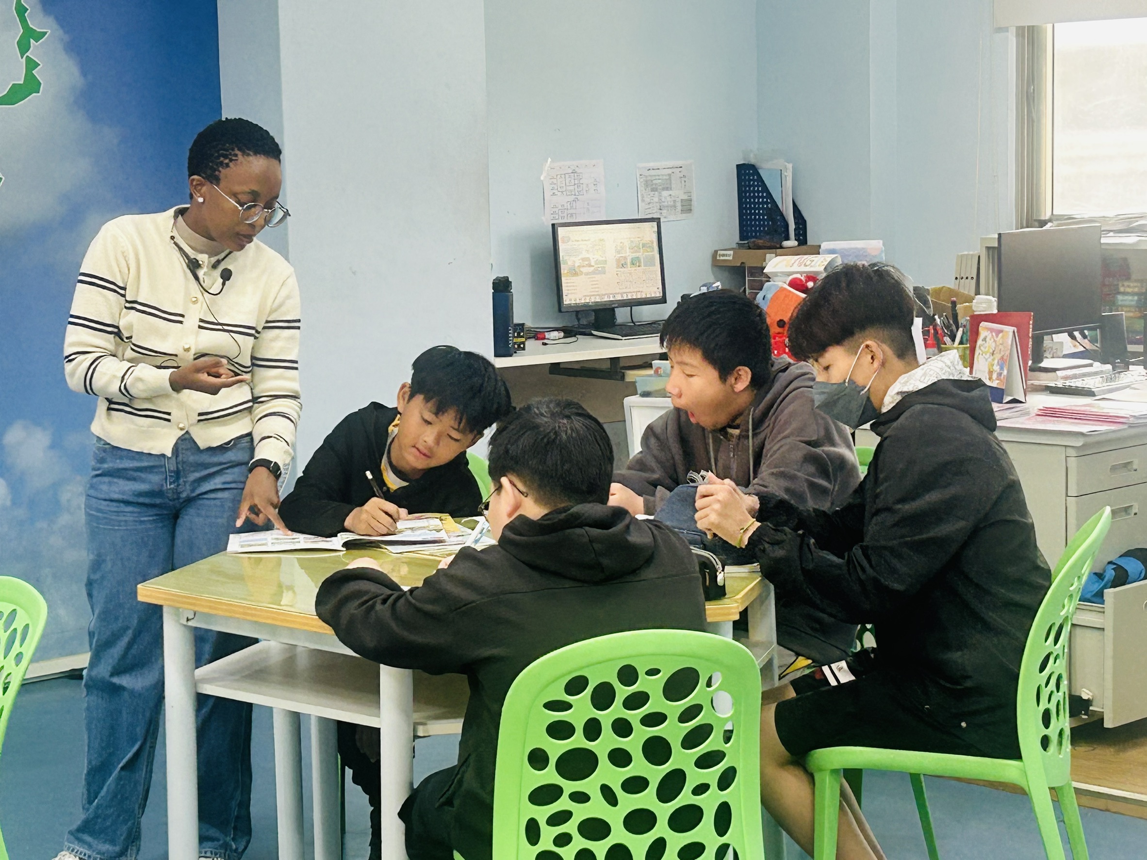 The teacher guide students