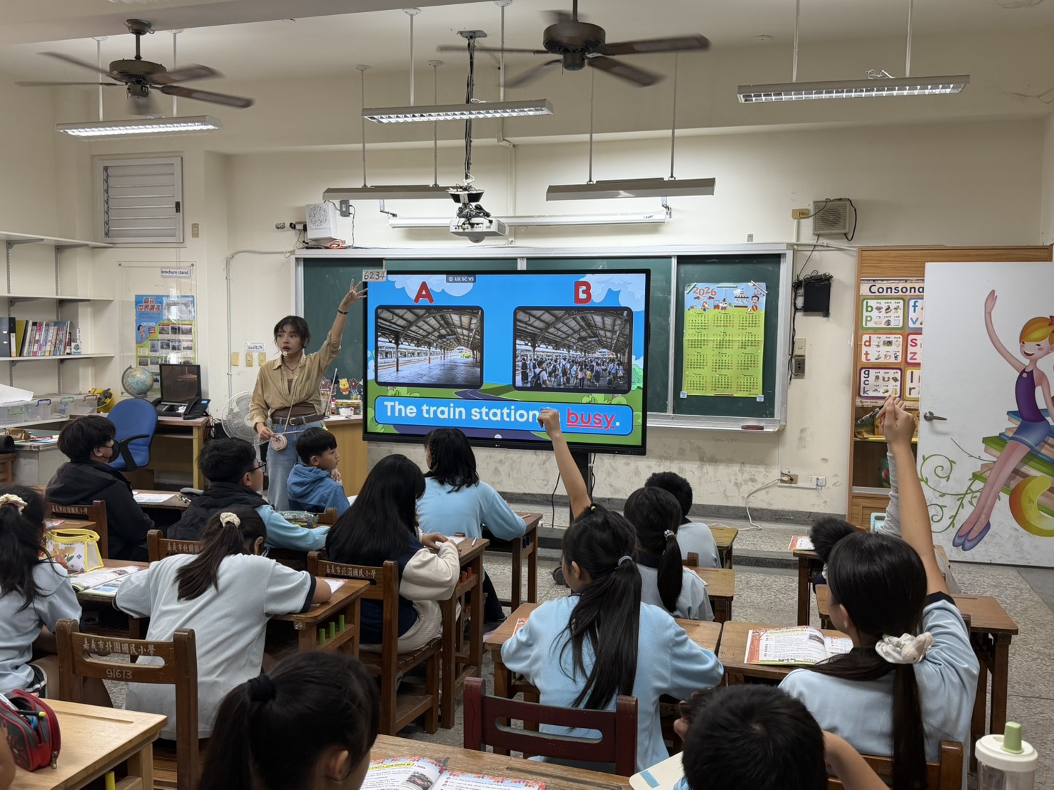 Raise-hand quick answer game