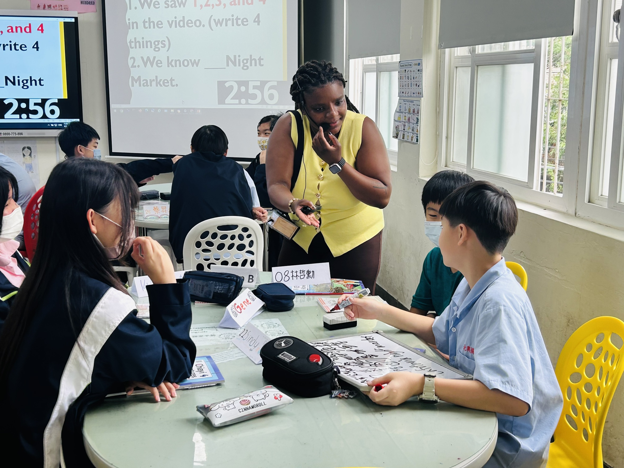 The teacher guide students