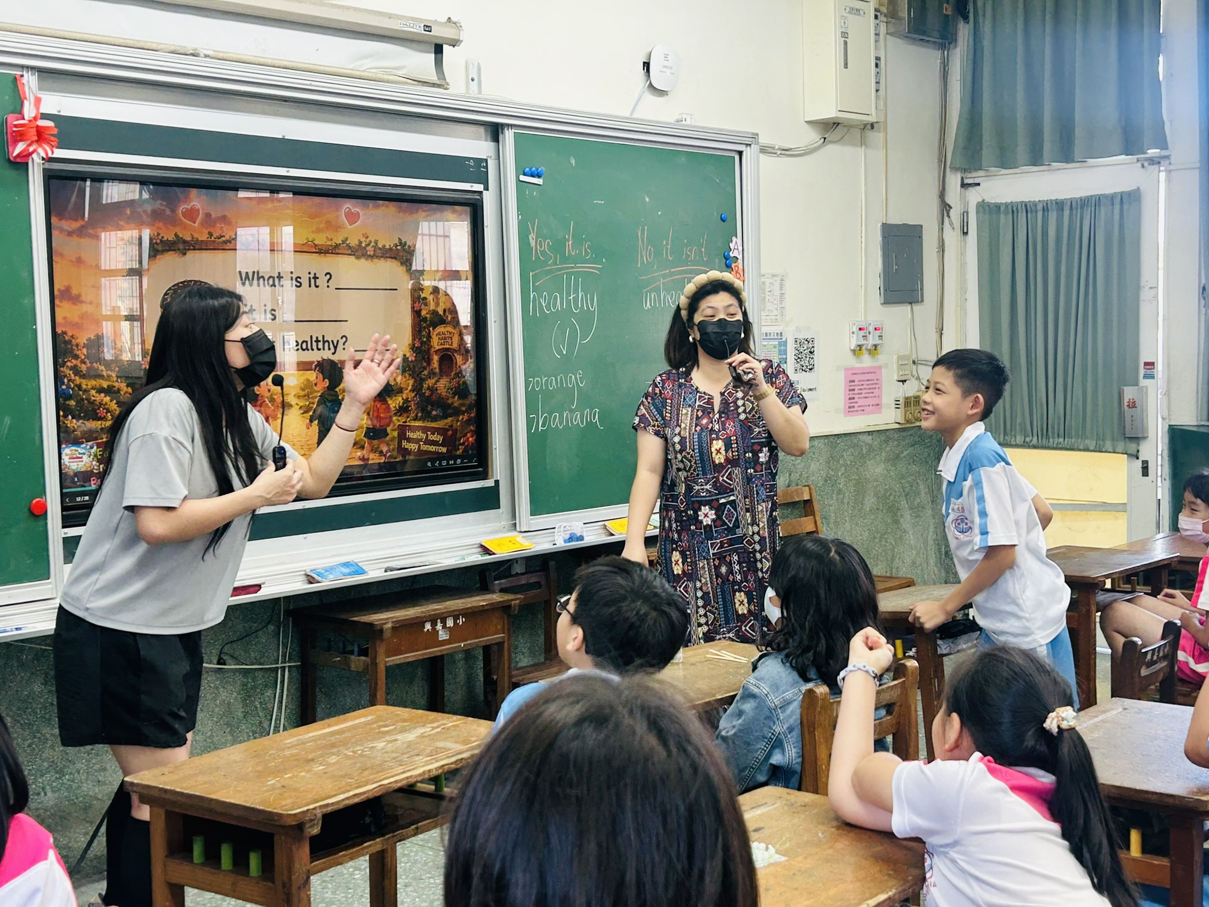 Students answer the teacher's questions
