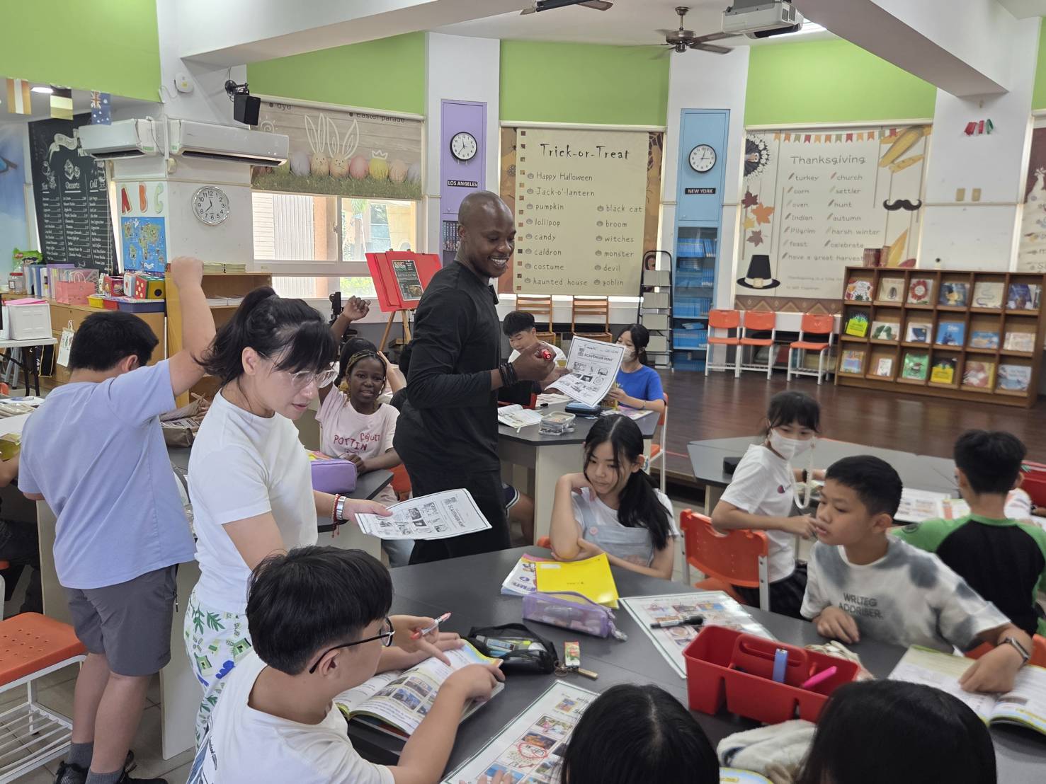 小組競賽老師解決學生問題