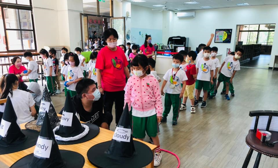 Lantan Elementary School- It's full of pumpkin from inside to outside